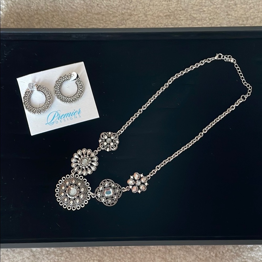 Premier Designs Silver Necklace and Earring Set